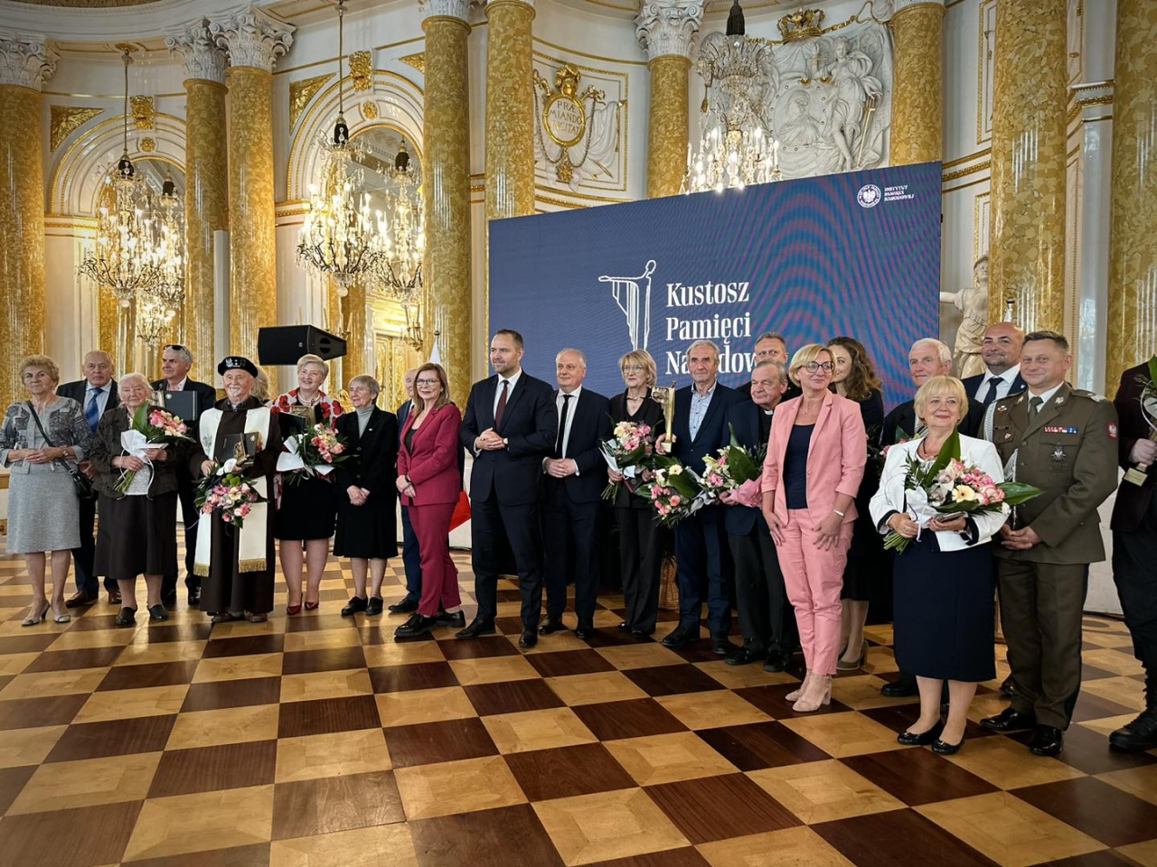 Laureaci nagrody w sali Zamku Królewskiego