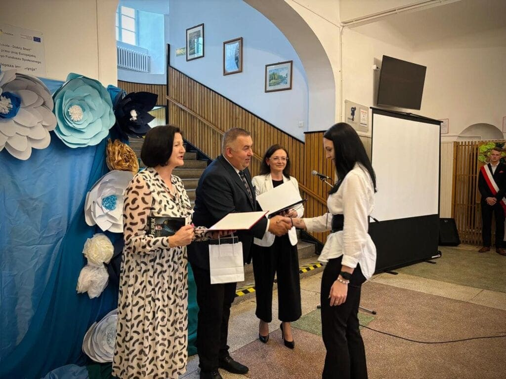 Powiatowe szkoły pożegnały maturzystów