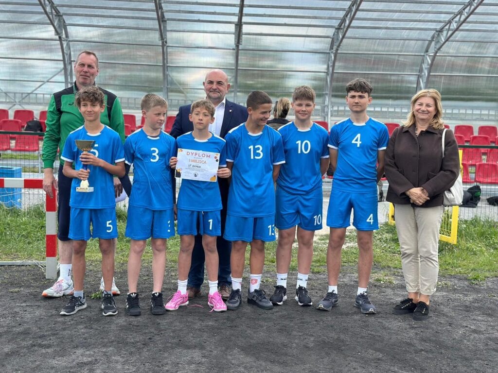 Sportowa rywalizacja pełna pasji – Mistrzostwa Powiatu w Czwórboju Lekkoatletycznym w Rozprzy