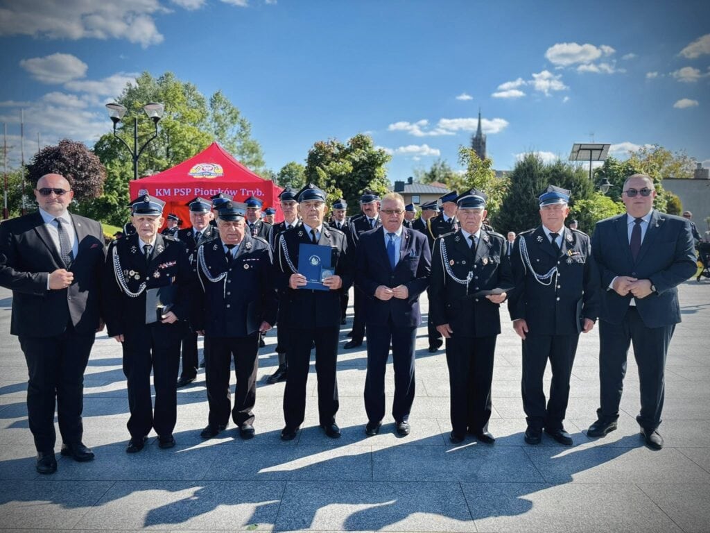 Powiatowe Obchody Dnia Strażaka w Sulejowie – hołd dla odwagi i służby