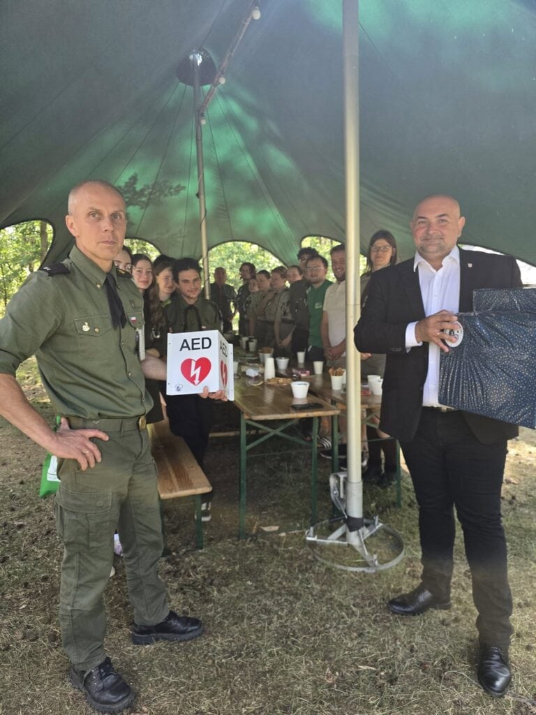AED ratuje życie – nowy defibrylator w Stanicy Trzy Morgi