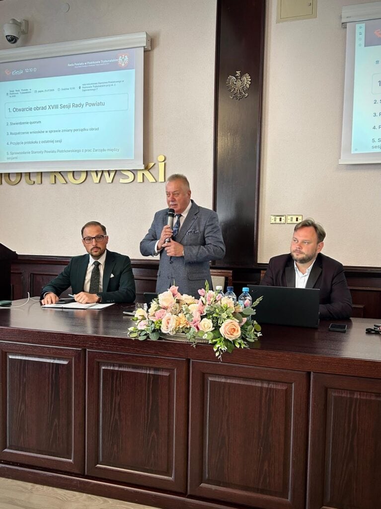 Rada Powiatu Piotrkowskiego pracuje także w okresie urlopowym