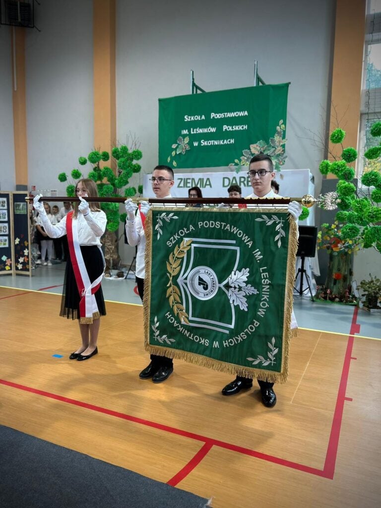 Leśnicy Polscy patronami Szkoły Podstawowej w Skotnikach