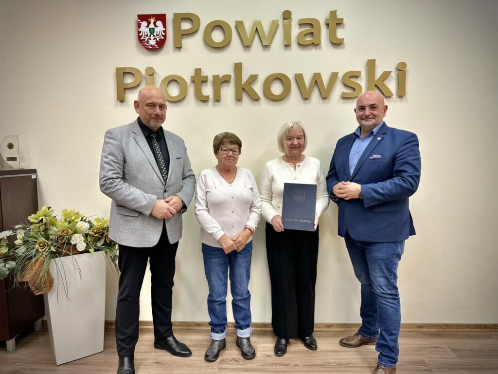 Powiatowy Dzień Seniora coraz bliżej. Podpisano umowę na organizację wydarzenia