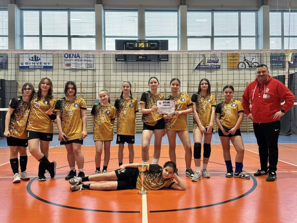 Młode siatkarki walczyły o mistrzostwo powiatu
