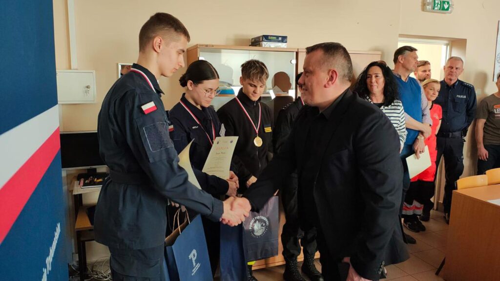 Uczniowie z naszego powiatu najlepsi w policyjnym turnieju