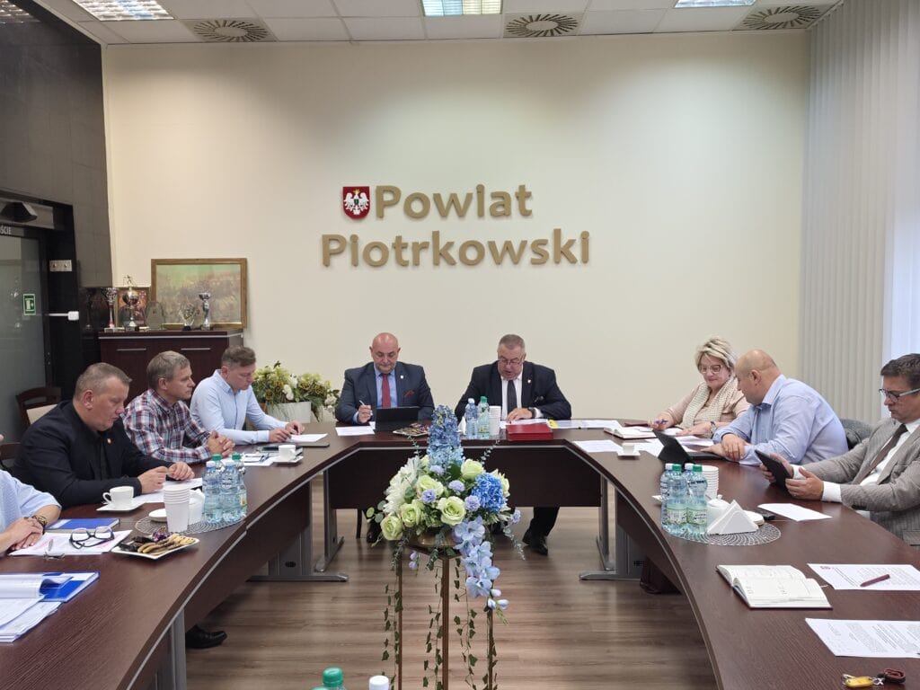 Wsparcie dla zdrowia, oświaty i inwestycji. Relacja z 76. posiedzenia Zarządu Powiatu Piotrkowskiego