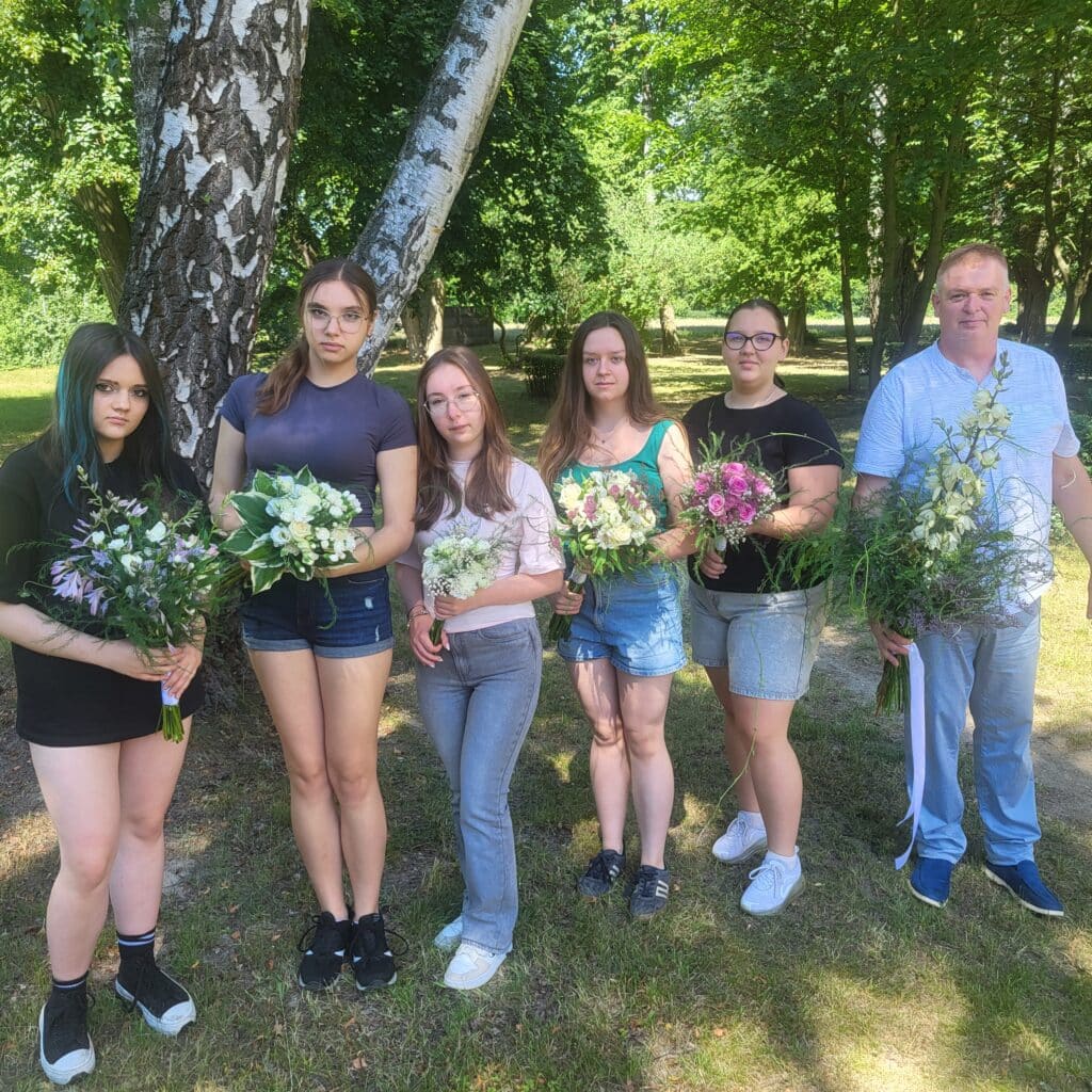 Nowe kwalifikacje uczniów ZSCKU w Czarnocinie dzięki kursowi florystyki!